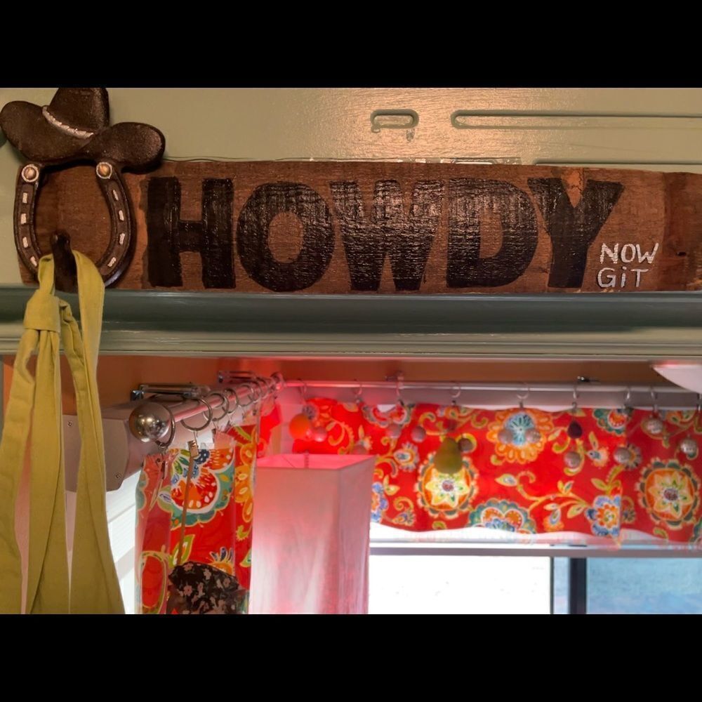 HOMEMADE HOWDY NOW GIT sign